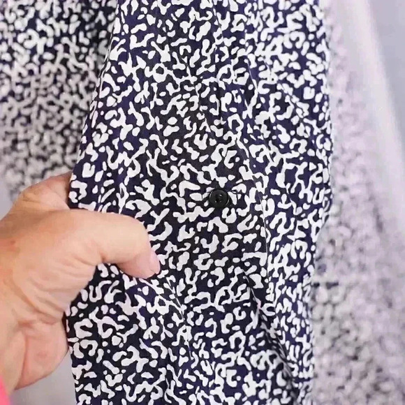 Lila Rose Size M Blue/white leopard print /geometric print blouse - Picture 7 of 14